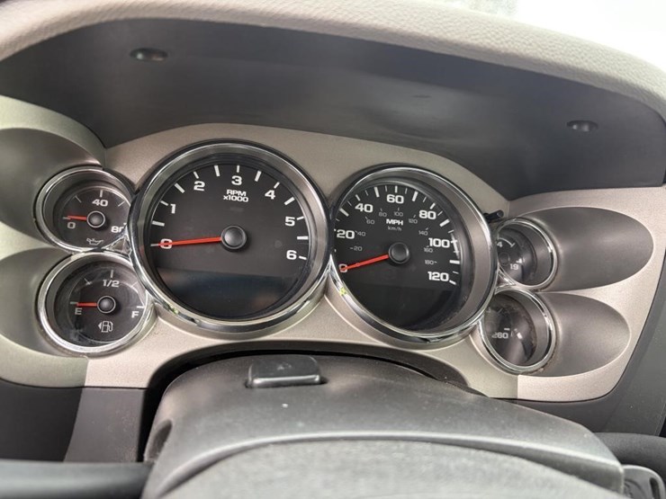 2013-chevrolet-silverado-2500-image-14