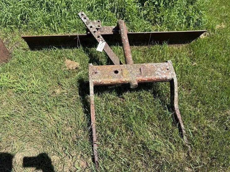ih-fast-hitch-7'-blade-image-1