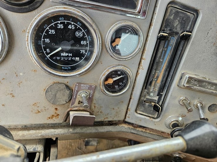 1995-ford-l8000-image-46
