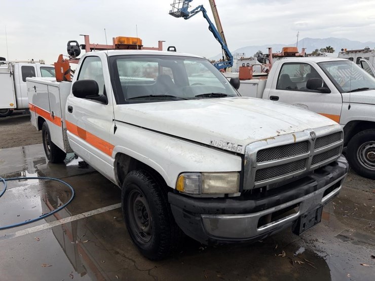2002-dodge-ram-2500-image-2
