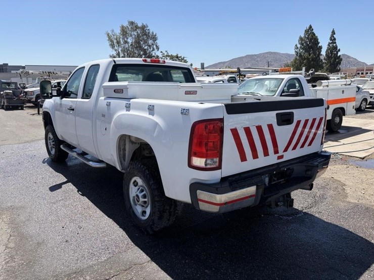 2012-gmc-sierra-2500-image-4