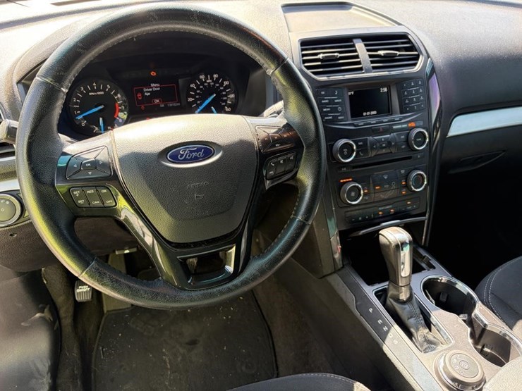 2017-ford-explorer-xlt-image-18