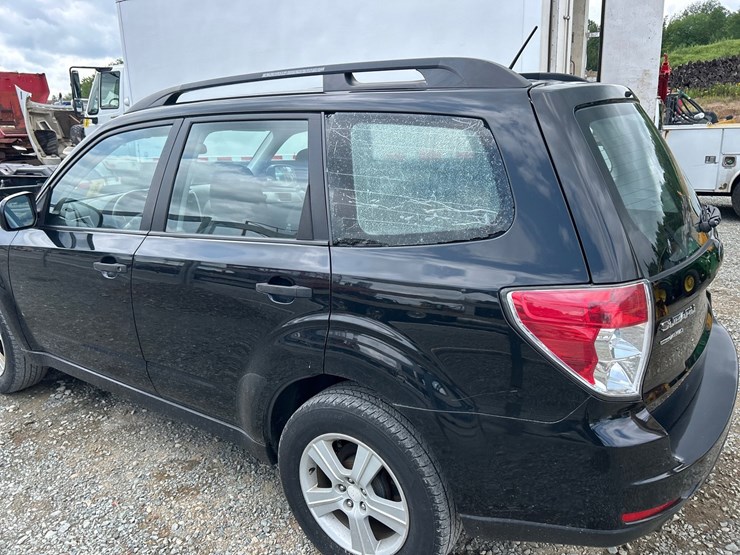 2010-subaru-forester-image-16