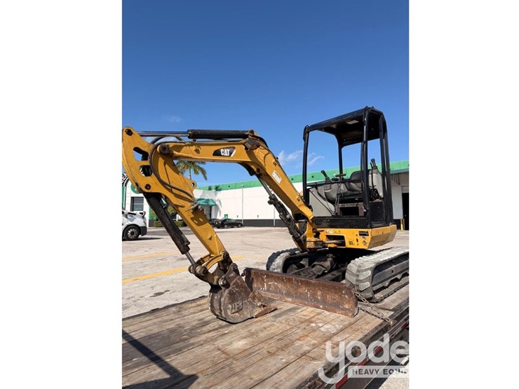 2023-caterpillar-302.7cr-image-1