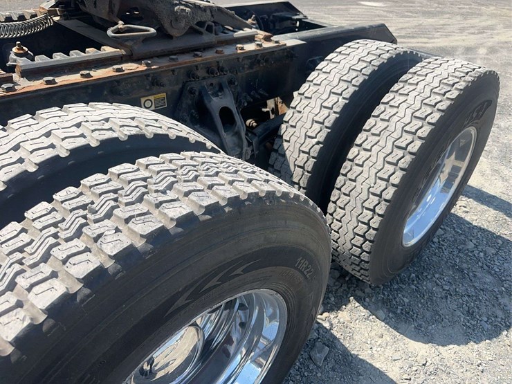 2022-kenworth-t680-image-10