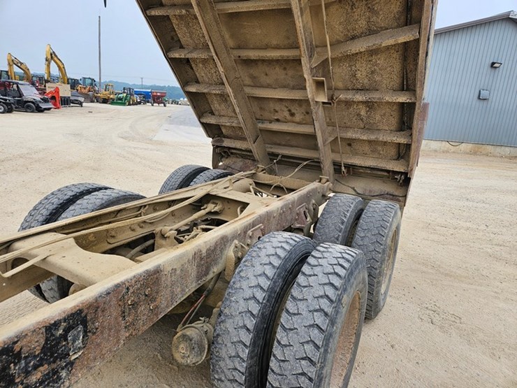 1995-ford-l8000-image-19