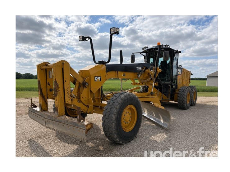 2017-caterpillar-120m2-image-1
