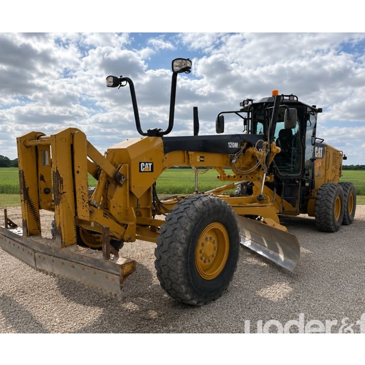 2017 CATERPILLAR 120M2