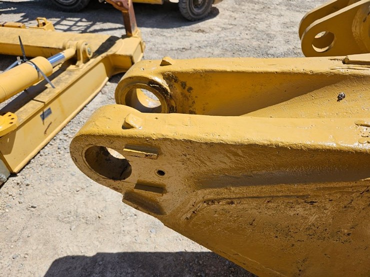 caterpillar-14-image-17