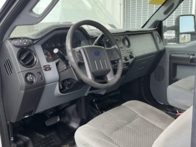 2015-ford-f550-image-27