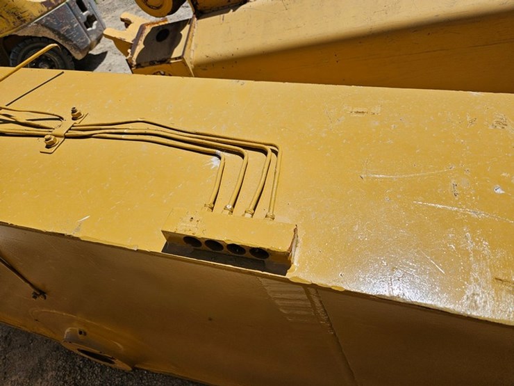 caterpillar-15-image-20