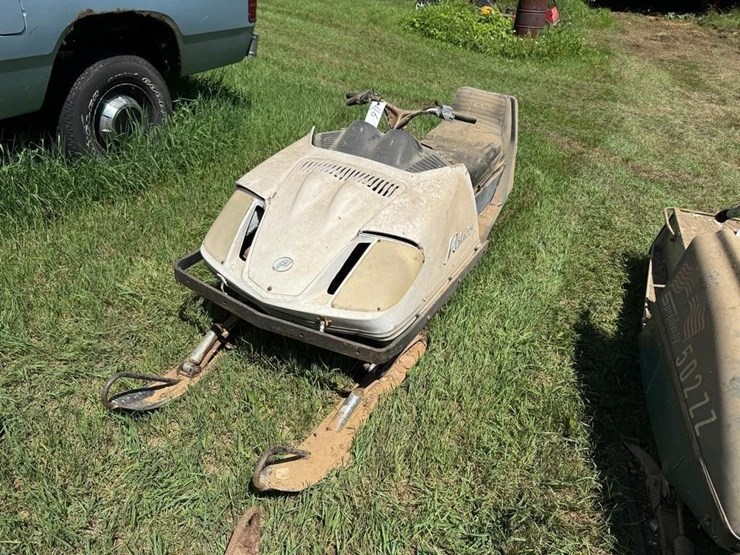polaris-snowmobile-image-2