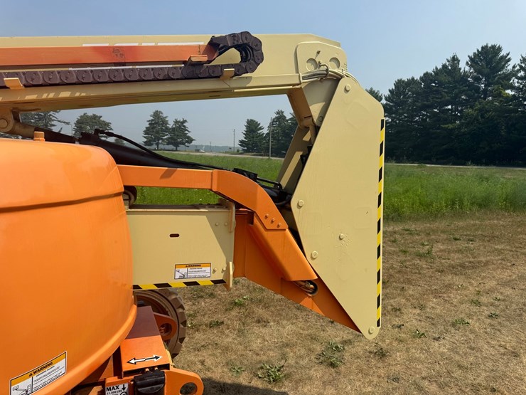 2012-jlg-600aj-image-21