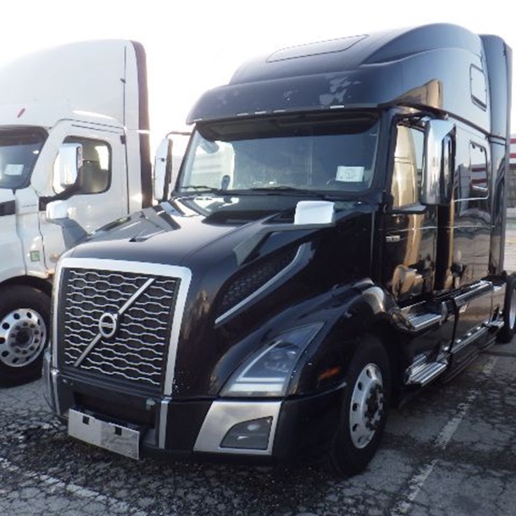 2021 VOLVO VNL860