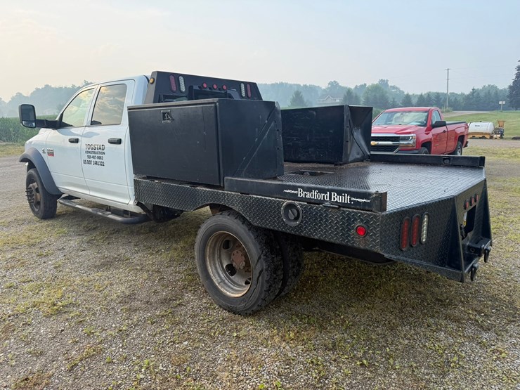 2011-dodge-3500-image-3