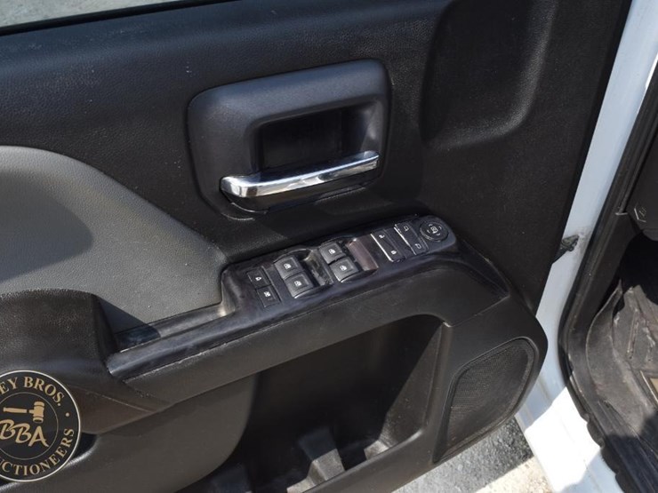 2017-chevrolet-silverado-1500-image-38