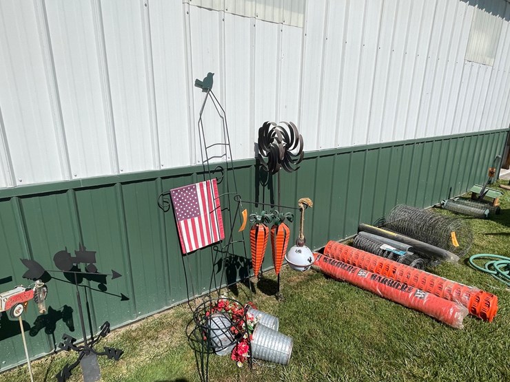 #2151-•-various-metal-yard-decorations-image-2