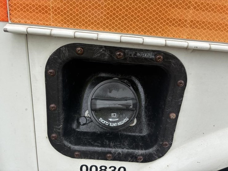 2014-ford-f250-xl-image-9