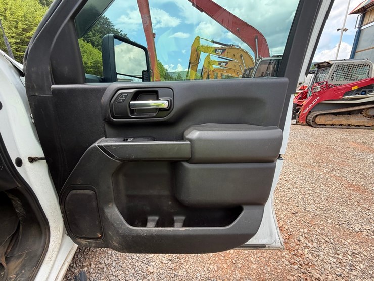 2020-chevrolet-3500hd-image-58