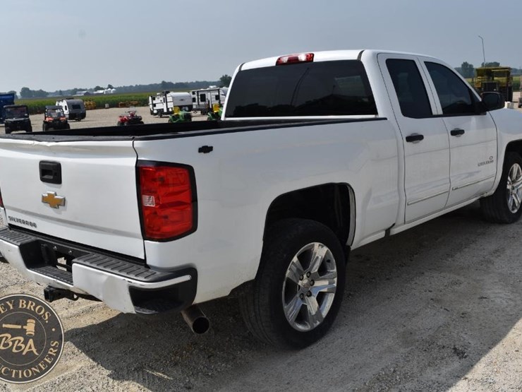 2017-chevrolet-silverado-1500-image-4