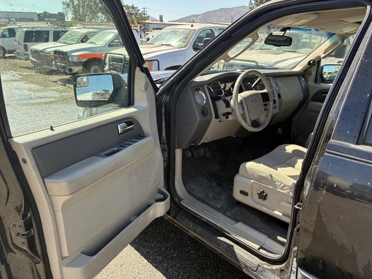 2012-ford-expedition-xlt-image-14