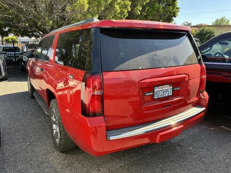 2018-chevrolet-suburban-image-4