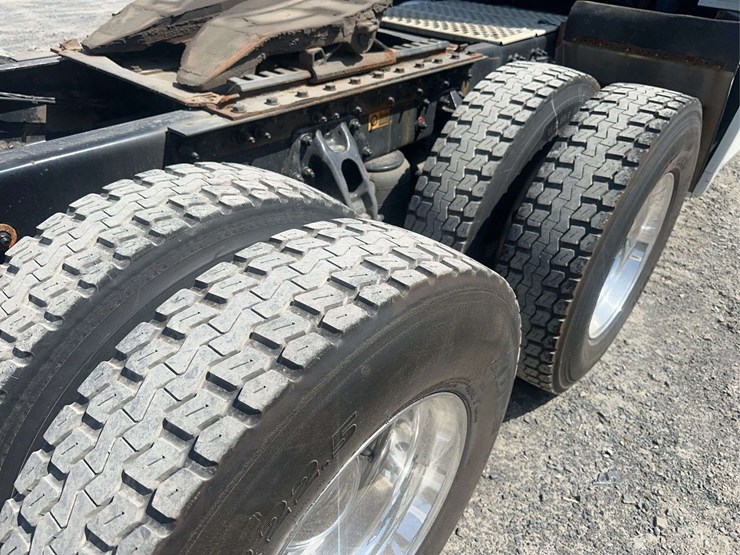 2022-kenworth-t680-image-11