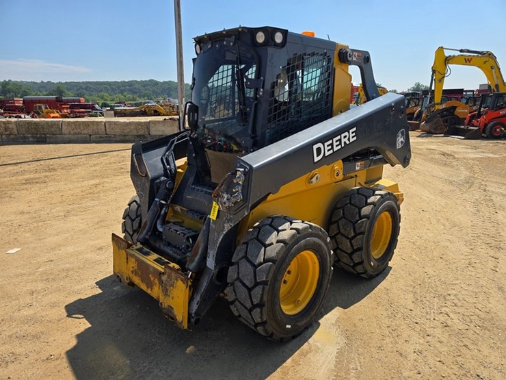 deere-330g-image-1