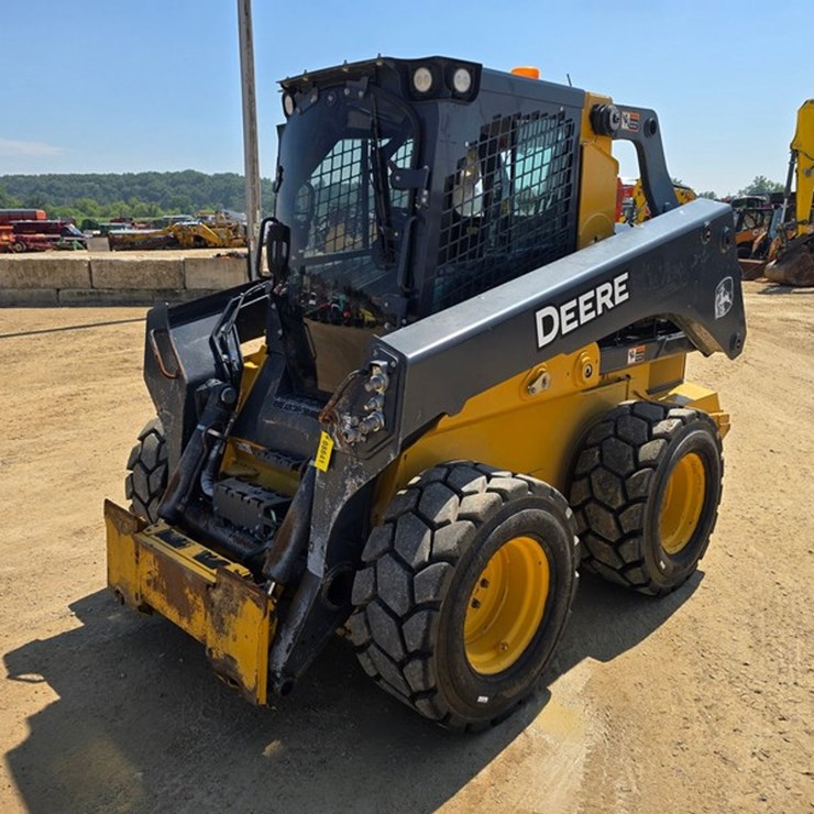 DEERE 330G
