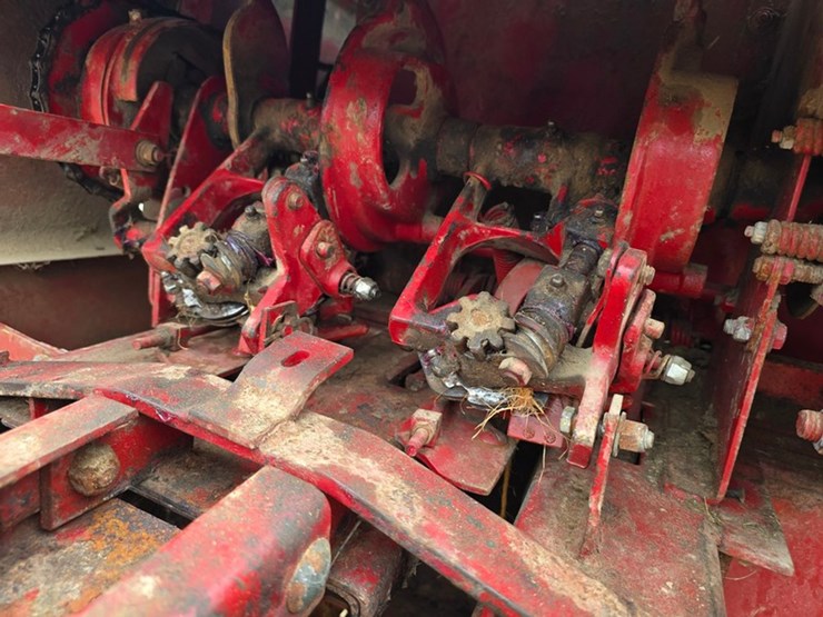 new-holland-315-image-18
