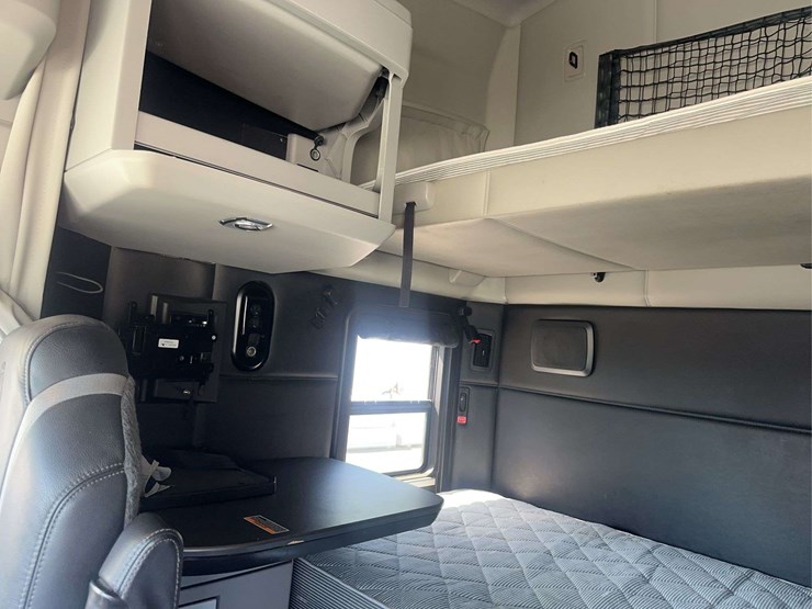 2022-kenworth-t680-image-30