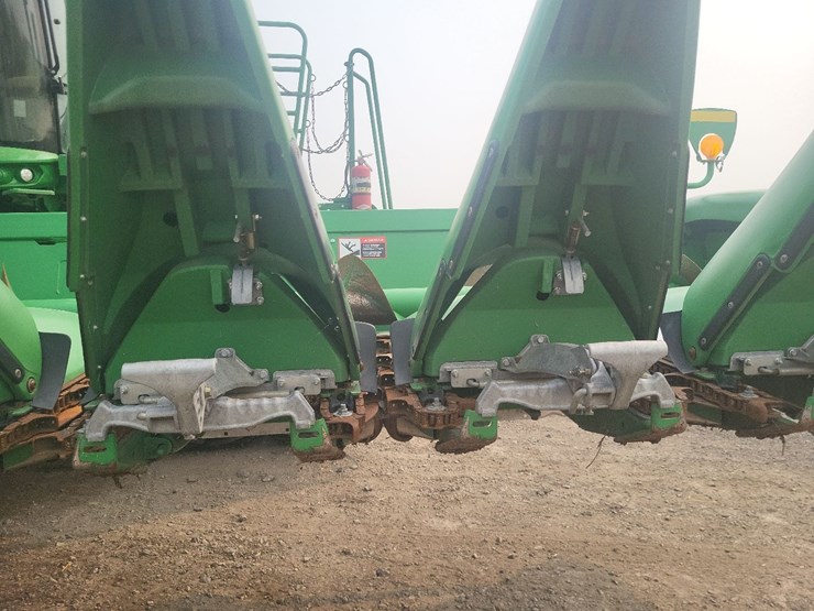 2014-john-deere-612c-corn-head---field-ready-image-38