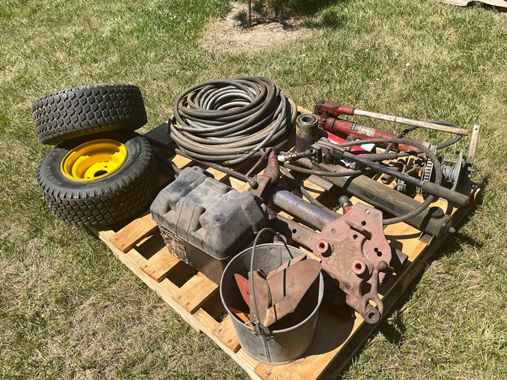 #2181-•-pallet-of-shop-supplies-image-1