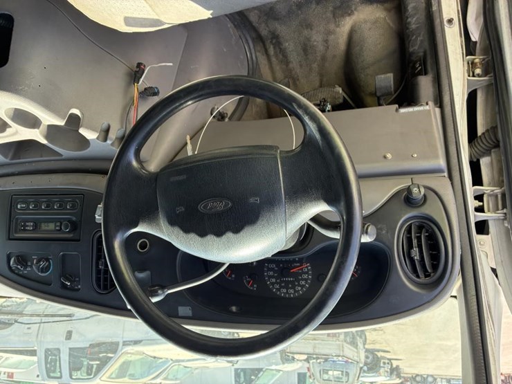 2001-ford-e350-image-16
