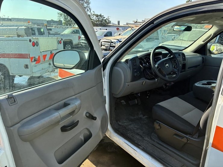 2009-chevrolet-3500hd-image-13