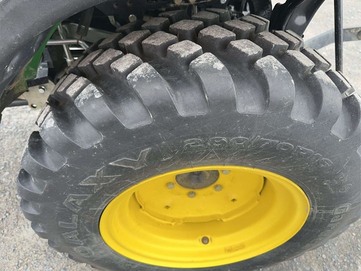 2025-john-deere-2025r-image-10