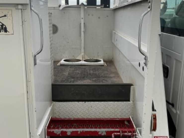 2015-ford-f550-image-12