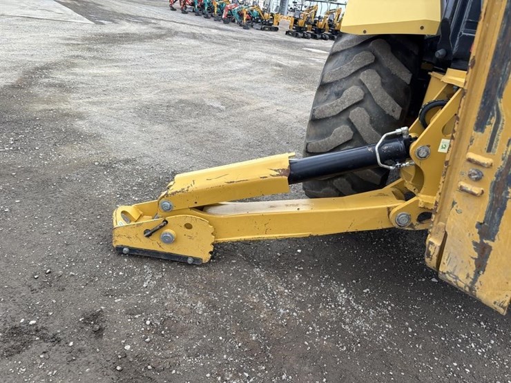 2022-caterpillar-430-image-26