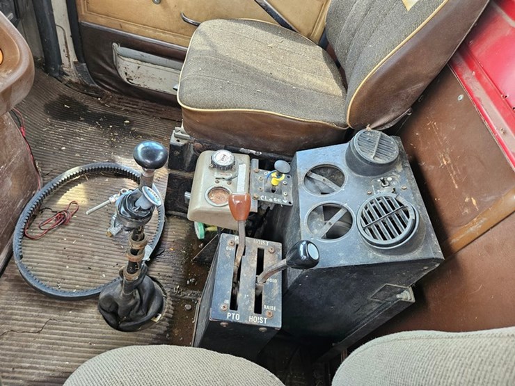 1983-ford-9000-image-58