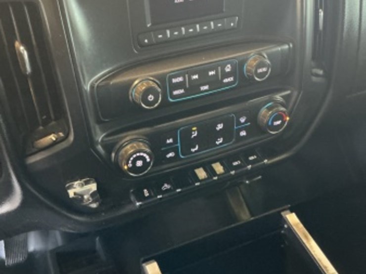 2017-chevrolet-3500hd-image-19