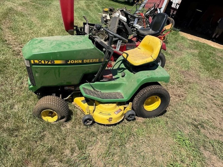 john-deere-lx176-image-2