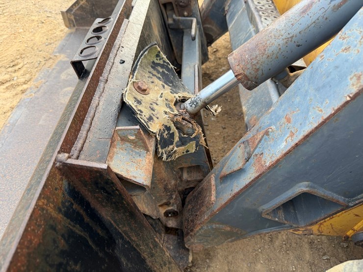 #4069-•-new-holland-ls180-wheeled-skid-steer-image-13