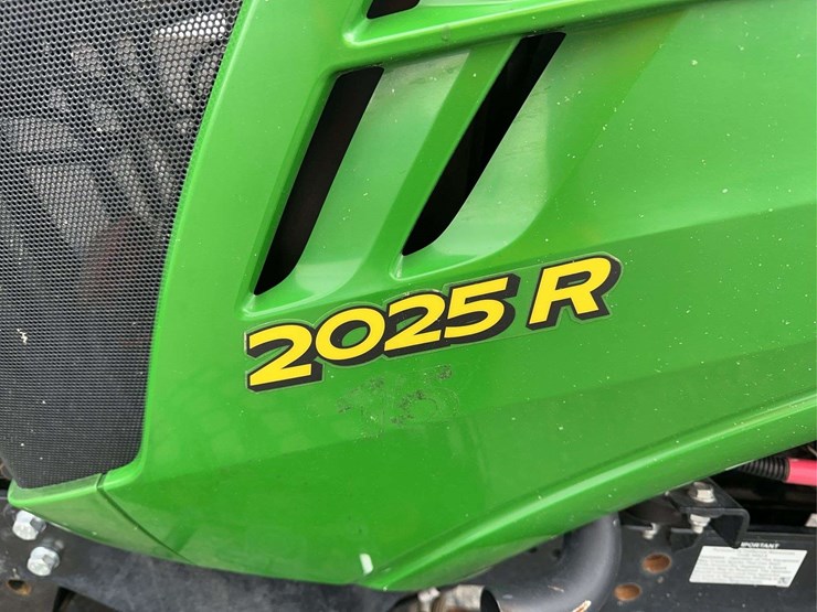 2025-john-deere-2025r-image-17
