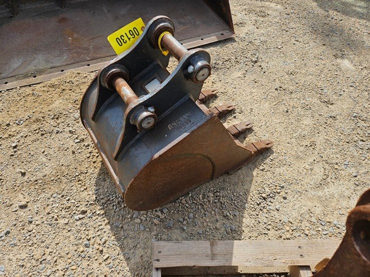 2019-case-cx36-image-5