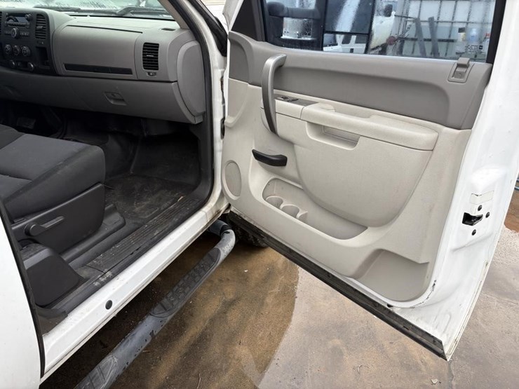 2012-gmc-sierra-pickup-truck-image-10