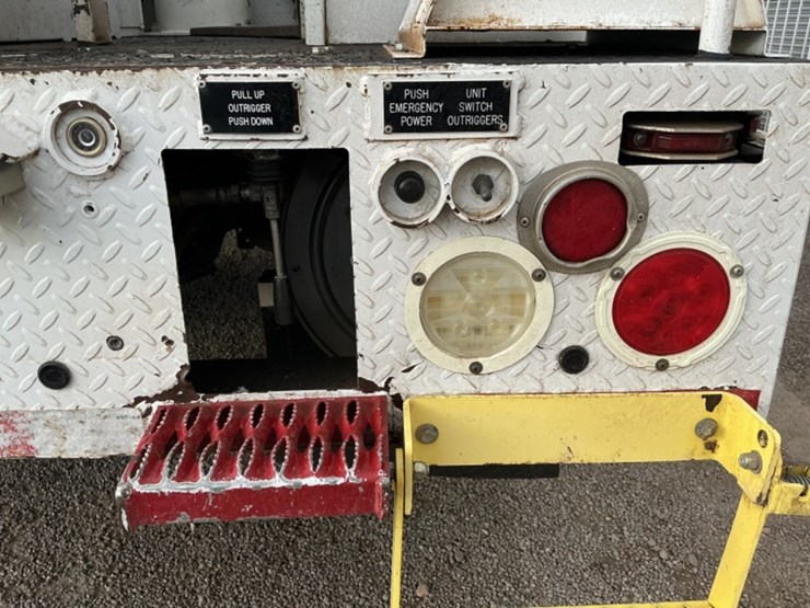 2016-ford-f550-image-10