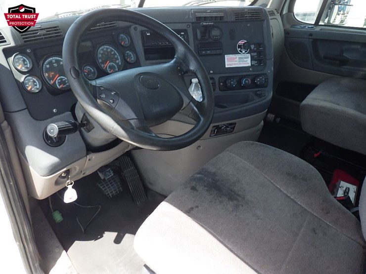 2019-freightliner-cascadia-125-evolution-image-18