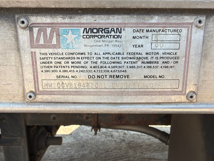 2000-freightliner-fl80-image-31