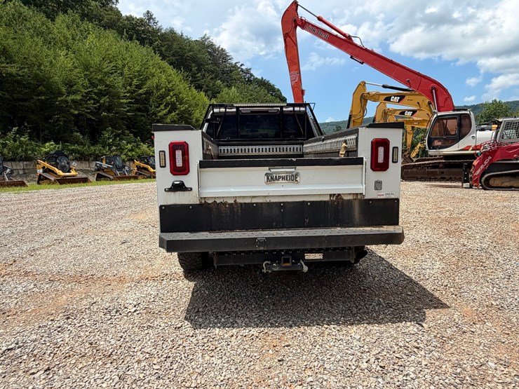 2020-chevrolet-3500hd-image-4