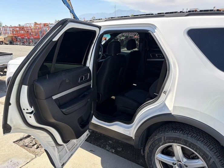 2017-ford-explorer-xlt-image-16